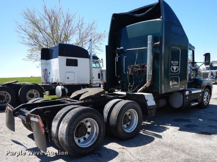 image for item DE5591 2007 Kenworth T600 semi truck