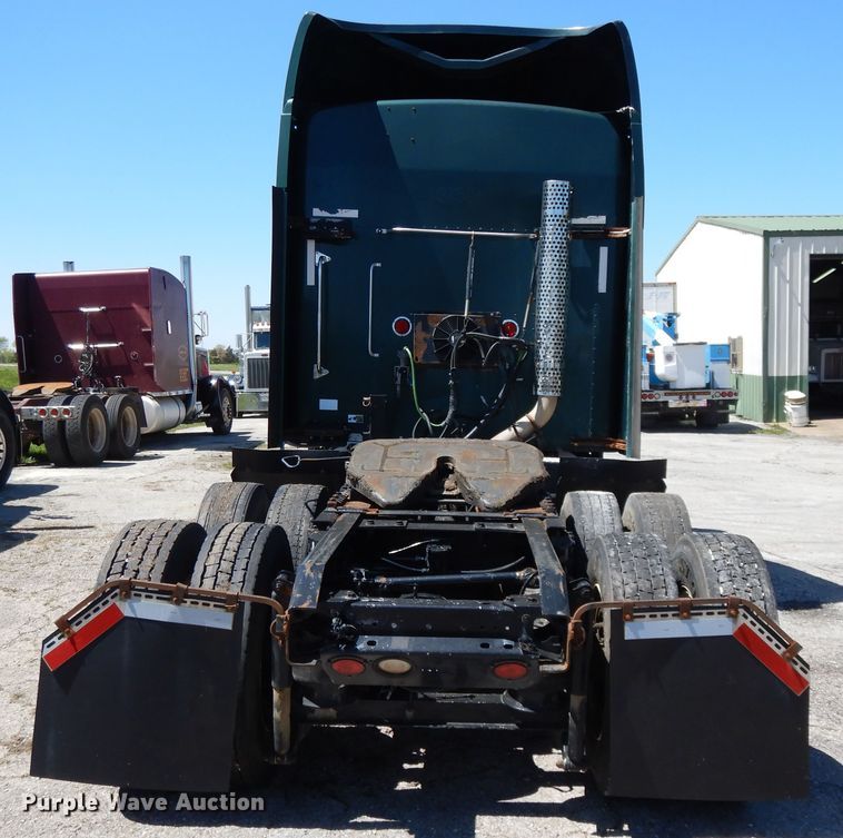 image for item DE5591 2007 Kenworth T600 semi truck
