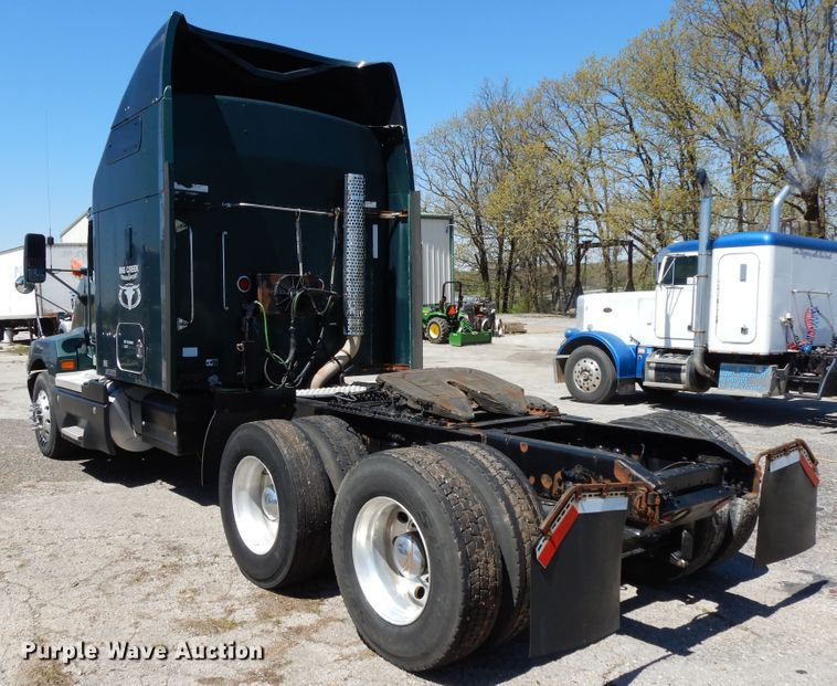 image for item DE5591 2007 Kenworth T600 semi truck