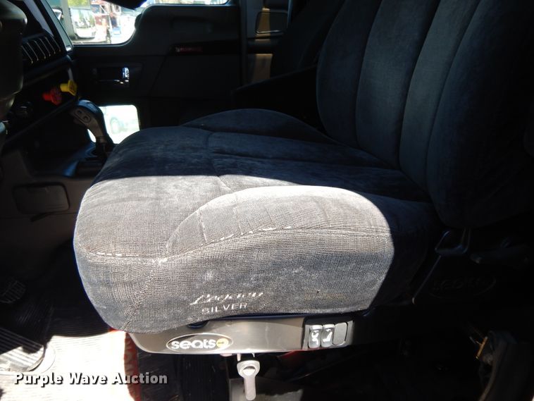 image for item DE5591 2007 Kenworth T600 semi truck