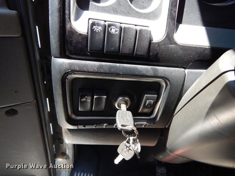 image for item DE5591 2007 Kenworth T600 semi truck