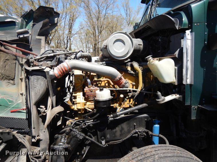 image for item DE5591 2007 Kenworth T600 semi truck