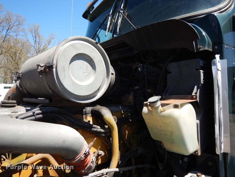 image for item DE5591 2007 Kenworth T600 semi truck
