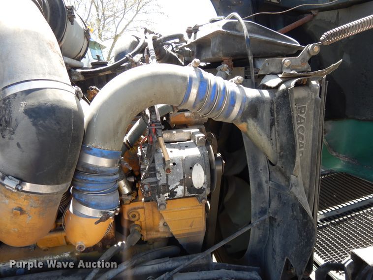 image for item DE5591 2007 Kenworth T600 semi truck