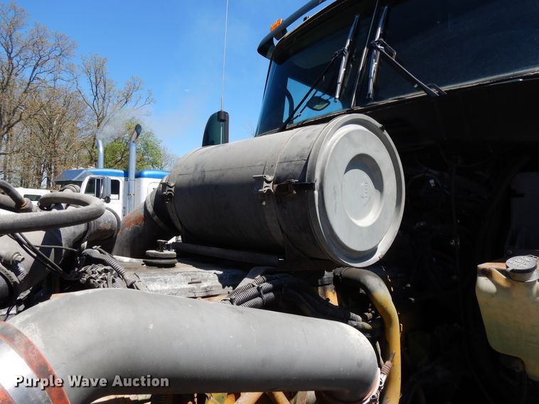 image for item DE5591 2007 Kenworth T600 semi truck