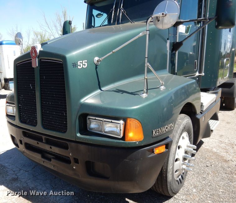 image for item DE5591 2007 Kenworth T600 semi truck