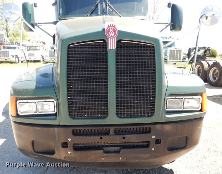image for item DE5591 2007 Kenworth T600 semi truck