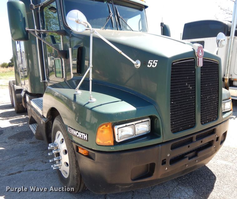 image for item DE5591 2007 Kenworth T600 semi truck