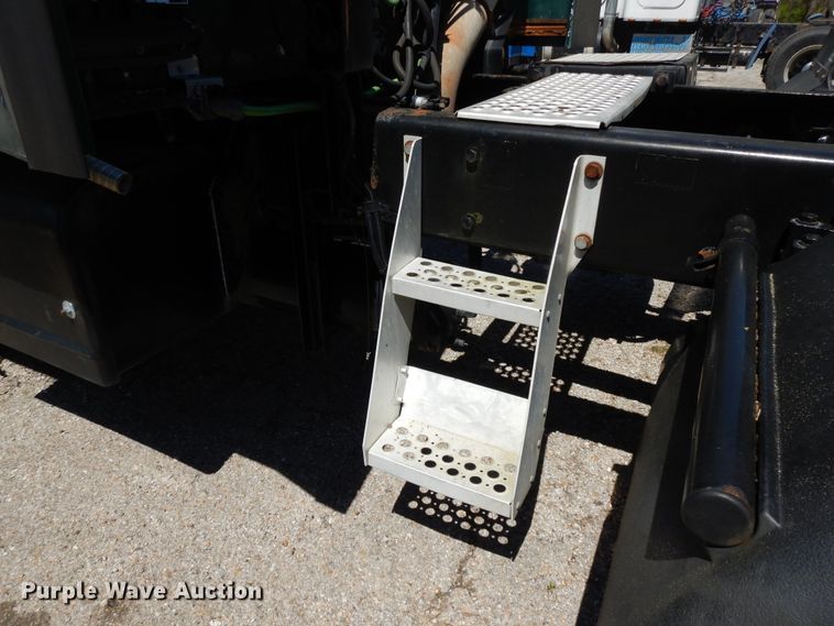 image for item DE5591 2007 Kenworth T600 semi truck