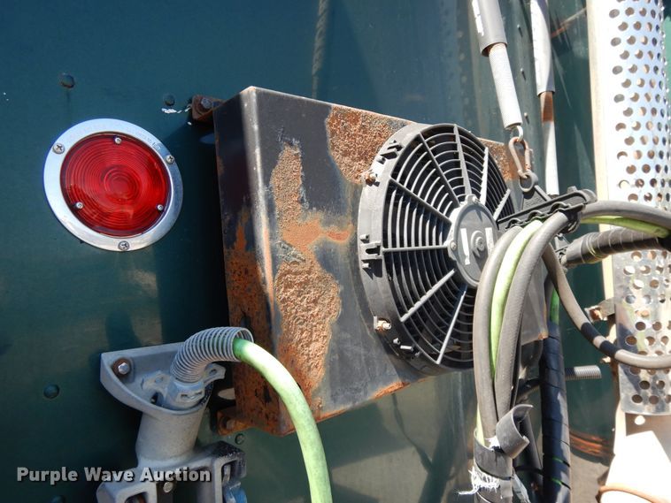 image for item DE5591 2007 Kenworth T600 semi truck