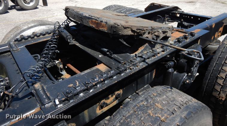 image for item DE5591 2007 Kenworth T600 semi truck