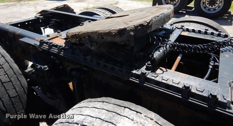 image for item DE5591 2007 Kenworth T600 semi truck