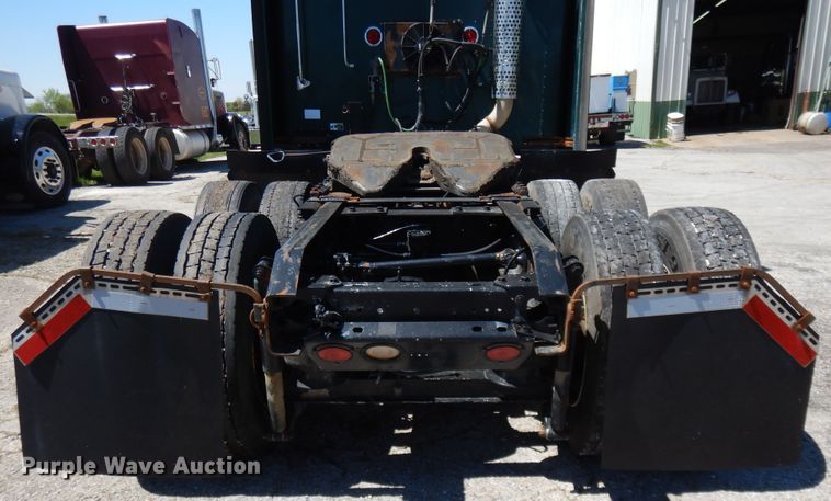 image for item DE5591 2007 Kenworth T600 semi truck