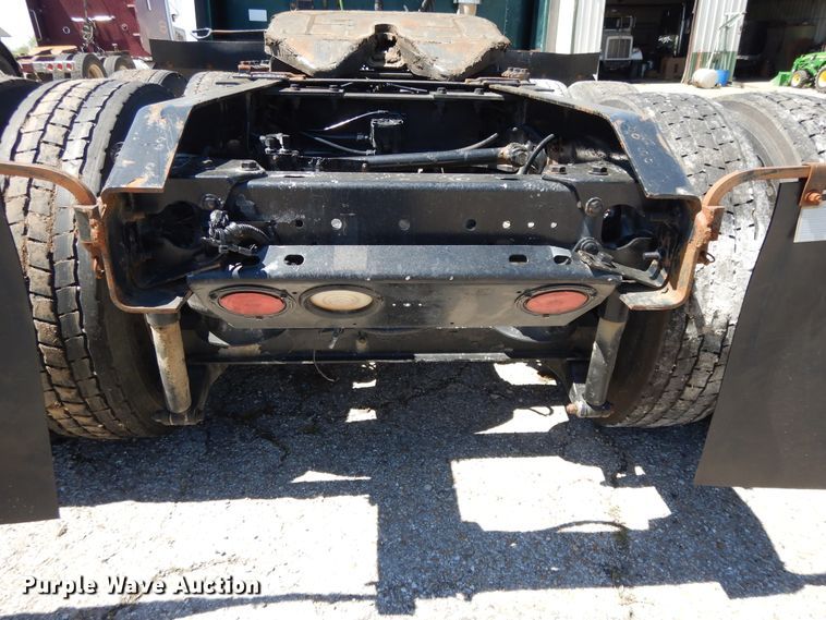 image for item DE5591 2007 Kenworth T600 semi truck