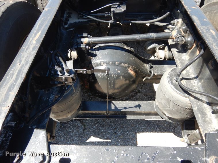 image for item DE5591 2007 Kenworth T600 semi truck