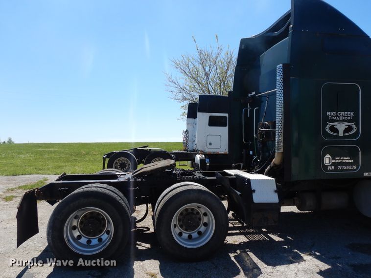 image for item DE5591 2007 Kenworth T600 semi truck