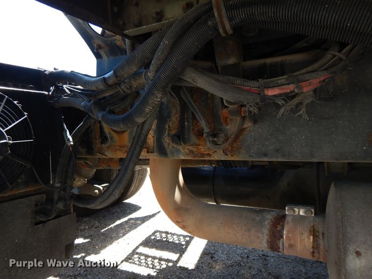 image for item DE5591 2007 Kenworth T600 semi truck