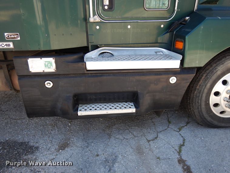 image for item DE5591 2007 Kenworth T600 semi truck