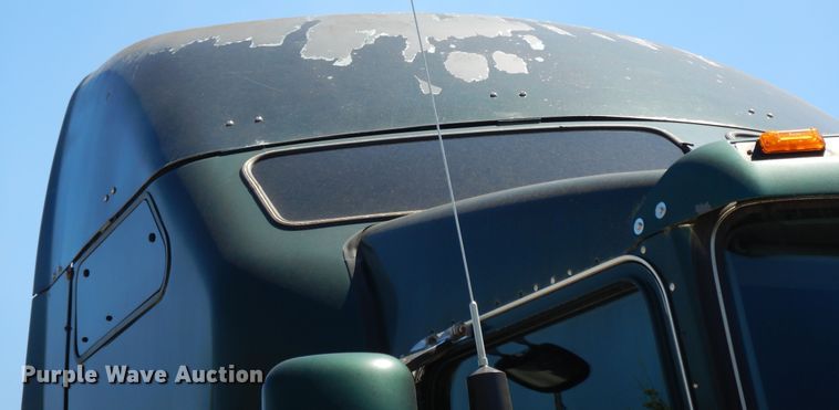 image for item DE5591 2007 Kenworth T600 semi truck