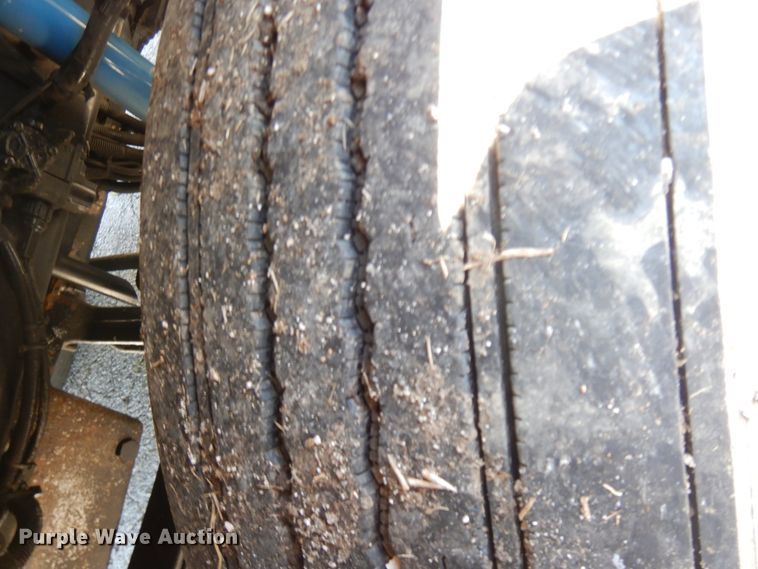 image for item DE5591 2007 Kenworth T600 semi truck