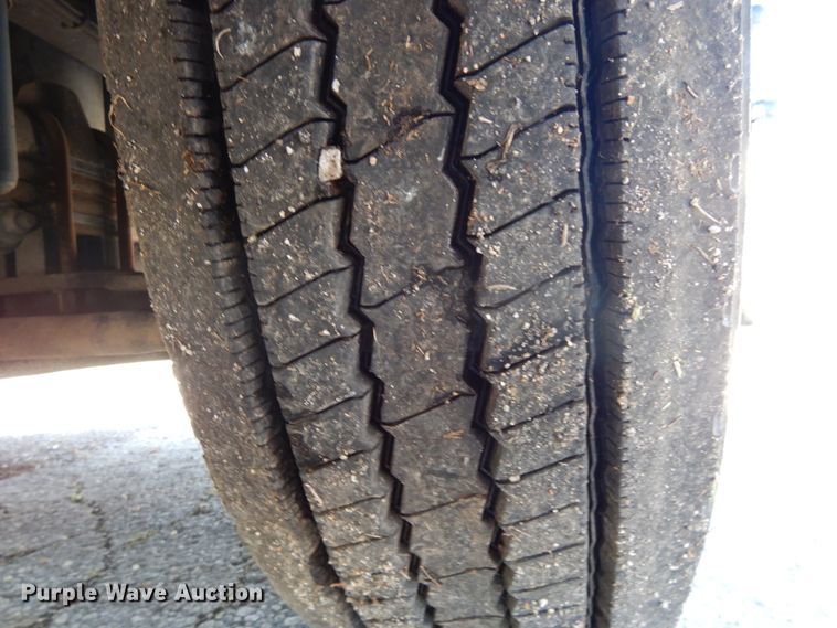 image for item DE5591 2007 Kenworth T600 semi truck