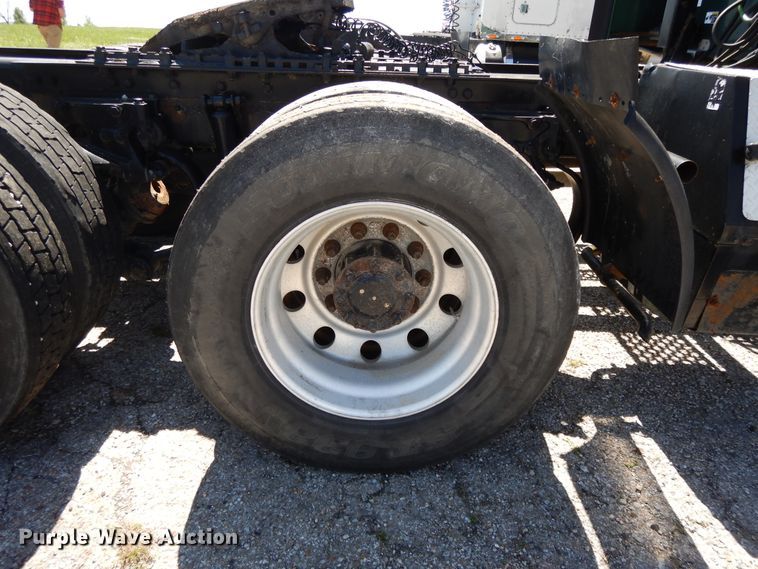 image for item DE5591 2007 Kenworth T600 semi truck