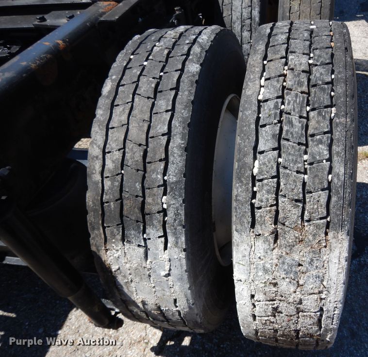 image for item DE5591 2007 Kenworth T600 semi truck