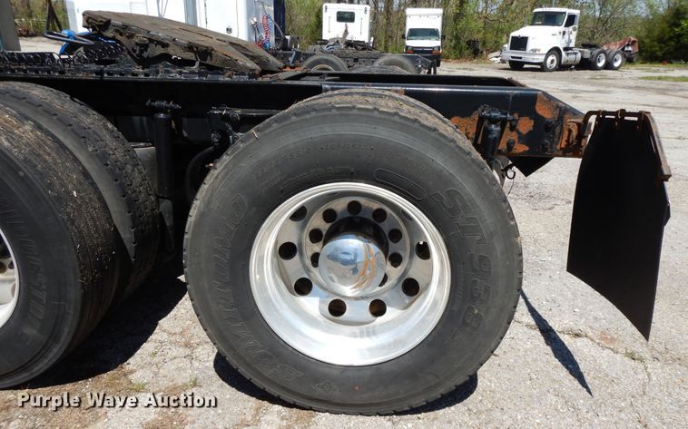 image for item DE5591 2007 Kenworth T600 semi truck