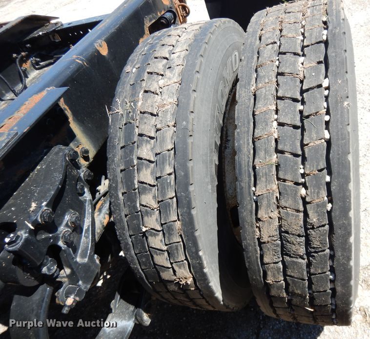 image for item DE5591 2007 Kenworth T600 semi truck