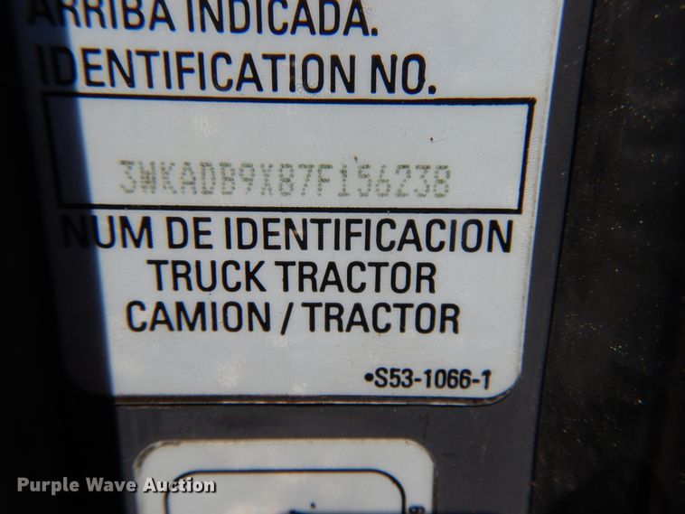 image for item DE5591 2007 Kenworth T600 semi truck