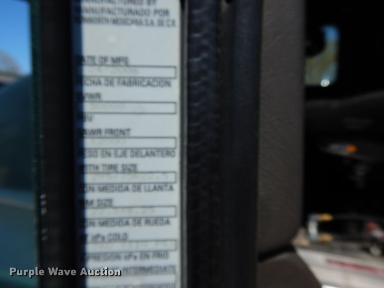 image for item DE5591 2007 Kenworth T600 semi truck