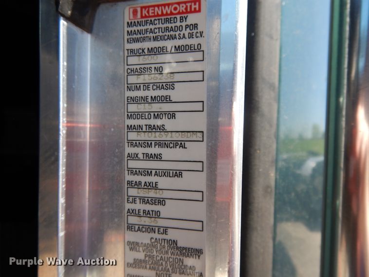 image for item DE5591 2007 Kenworth T600 semi truck
