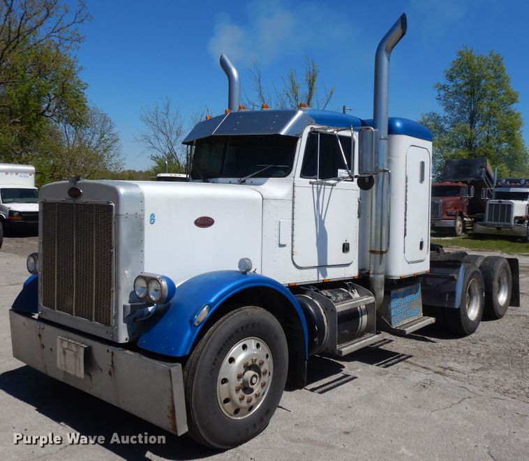 image for item DE5592 1986 Peterbilt 379 semi truck