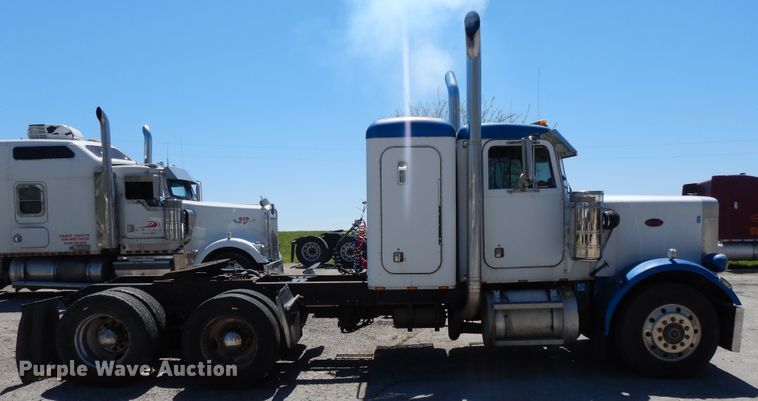 image for item DE5592 1986 Peterbilt 379 semi truck