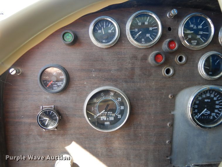 image for item DE5592 1986 Peterbilt 379 semi truck