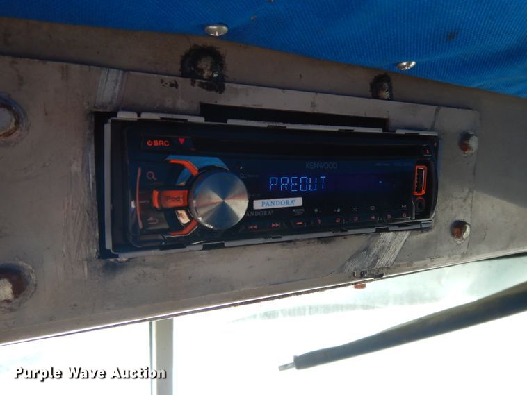 image for item DE5592 1986 Peterbilt 379 semi truck