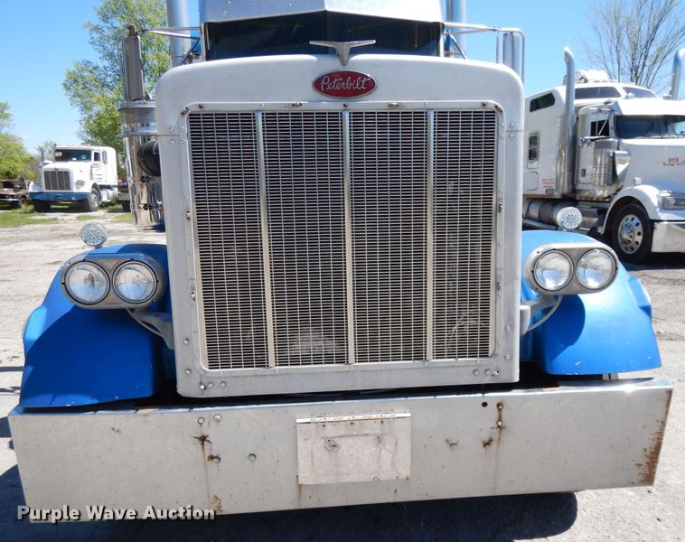 image for item DE5592 1986 Peterbilt 379 semi truck