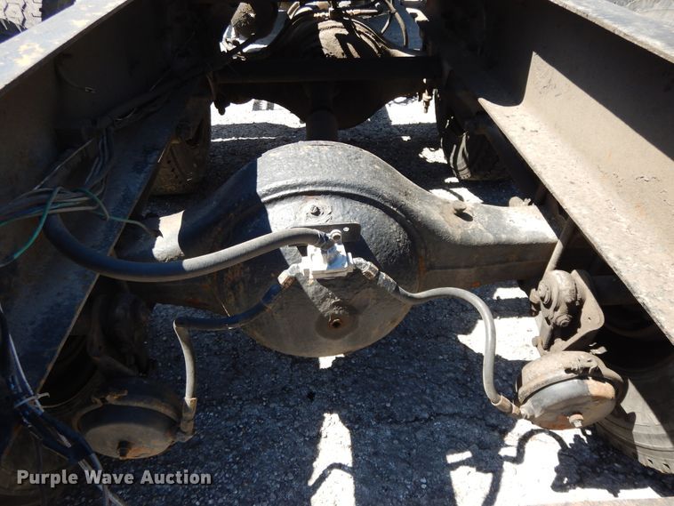 image for item DE5592 1986 Peterbilt 379 semi truck