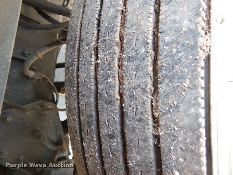 image for item DE5592 1986 Peterbilt 379 semi truck