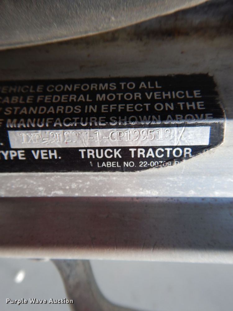 image for item DE5592 1986 Peterbilt 379 semi truck