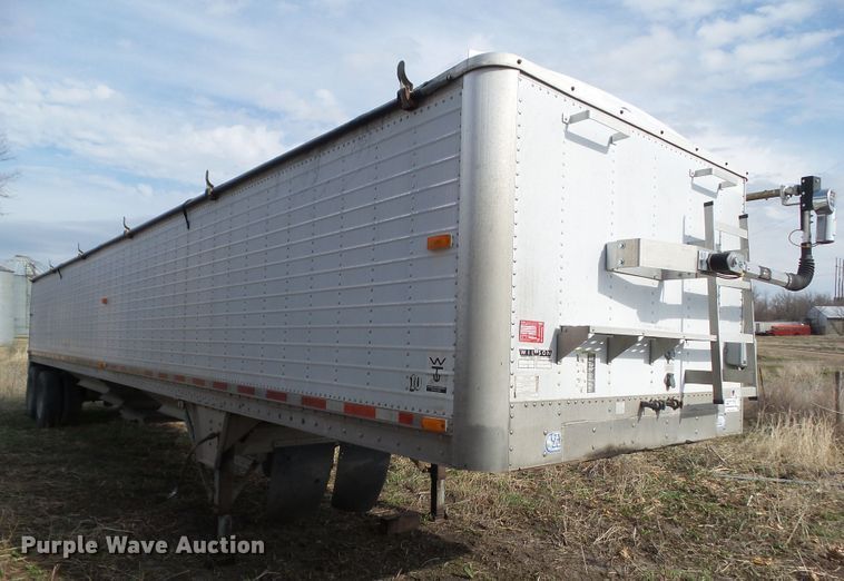 image for item DF0832 1995 Wilson DWH-400 double hopper bottom grain trailer