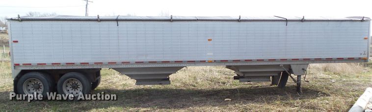 image for item DF0832 1995 Wilson DWH-400 double hopper bottom grain trailer