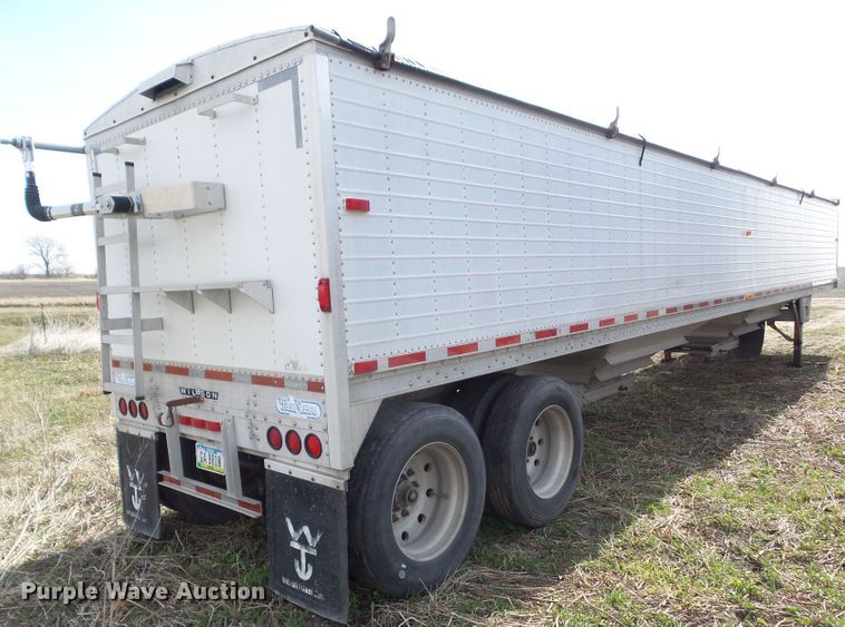 image for item DF0832 1995 Wilson DWH-400 double hopper bottom grain trailer