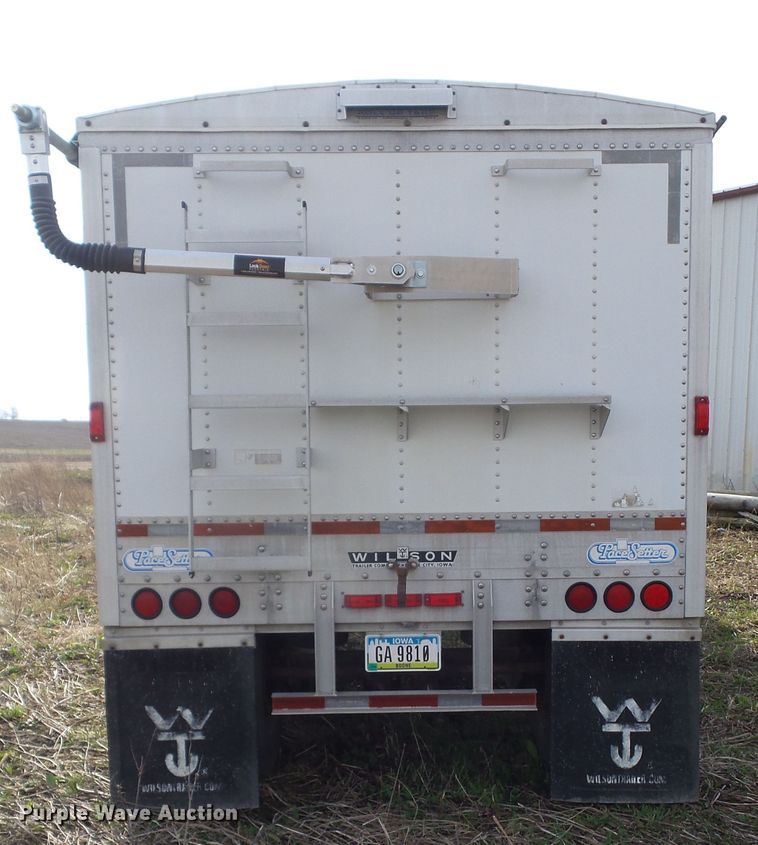 image for item DF0832 1995 Wilson DWH-400 double hopper bottom grain trailer