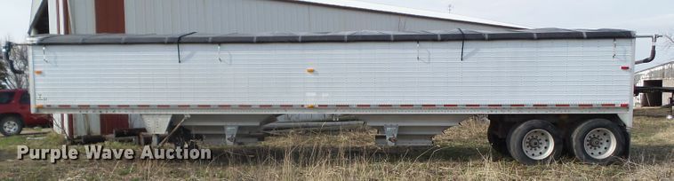 image for item DF0832 1995 Wilson DWH-400 double hopper bottom grain trailer