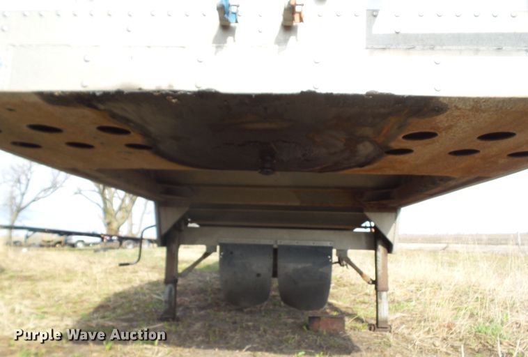 image for item DF0832 1995 Wilson DWH-400 double hopper bottom grain trailer