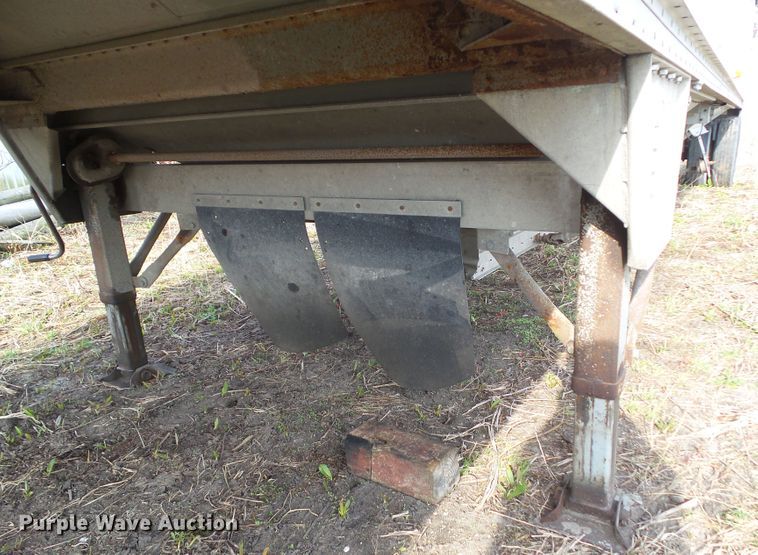 image for item DF0832 1995 Wilson DWH-400 double hopper bottom grain trailer