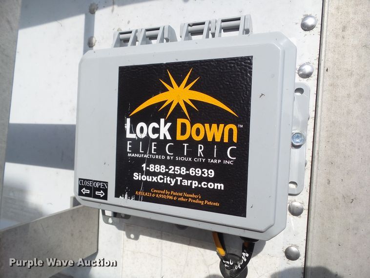 image for item DF0832 1995 Wilson DWH-400 double hopper bottom grain trailer