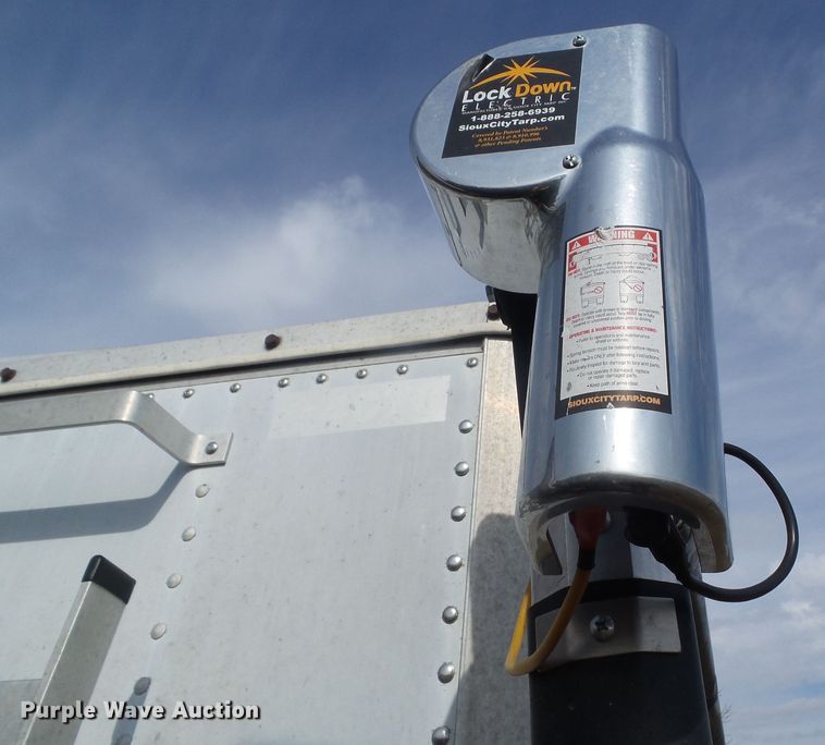 image for item DF0832 1995 Wilson DWH-400 double hopper bottom grain trailer