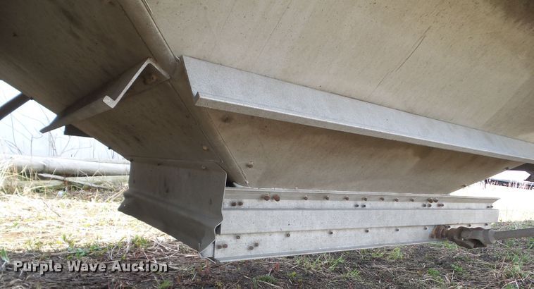 image for item DF0832 1995 Wilson DWH-400 double hopper bottom grain trailer